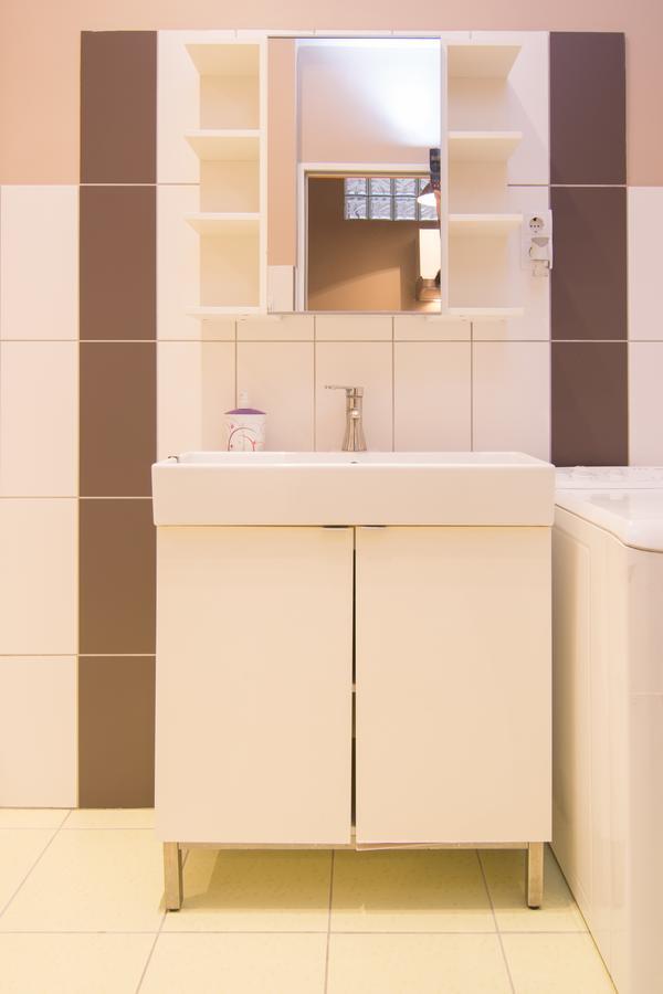 White Boat Apartment *