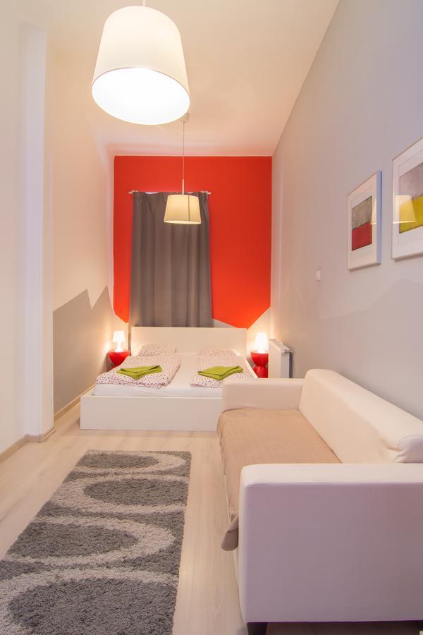 Apartment White Boat *